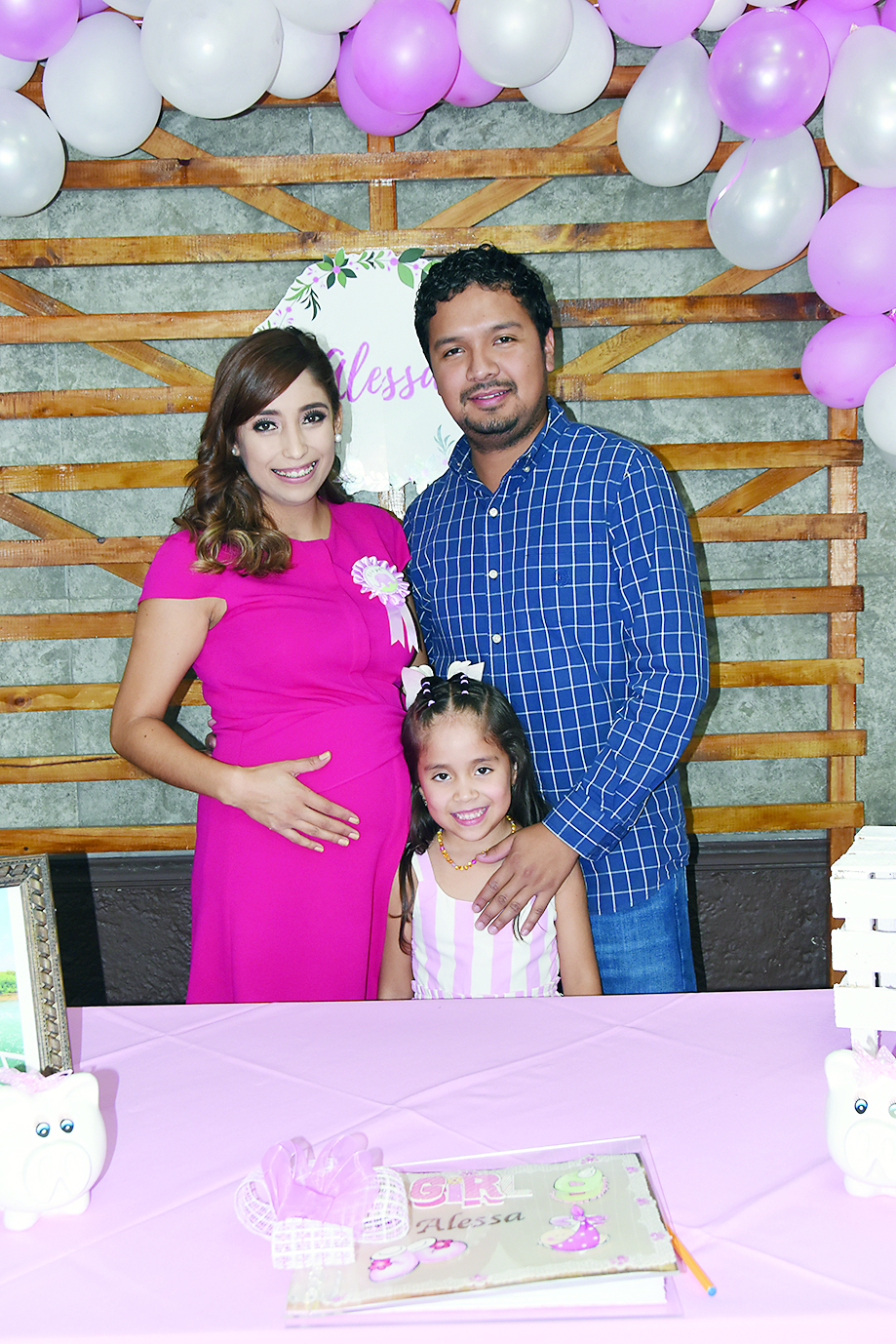 Ariz Gallegos celebra dulce baby shower