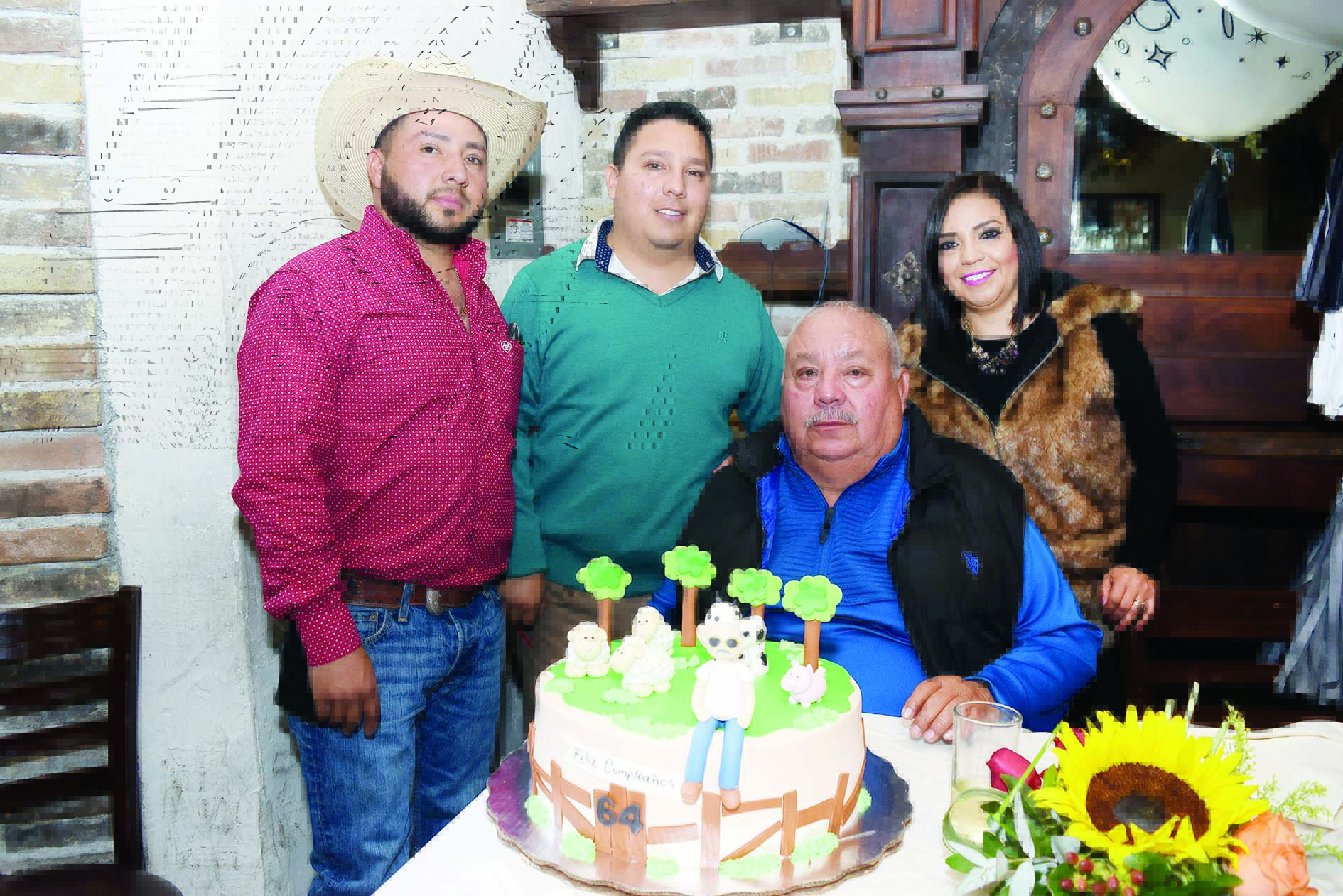 ADRIÁN SANDOVAL CUMPLE EN FAMILIA