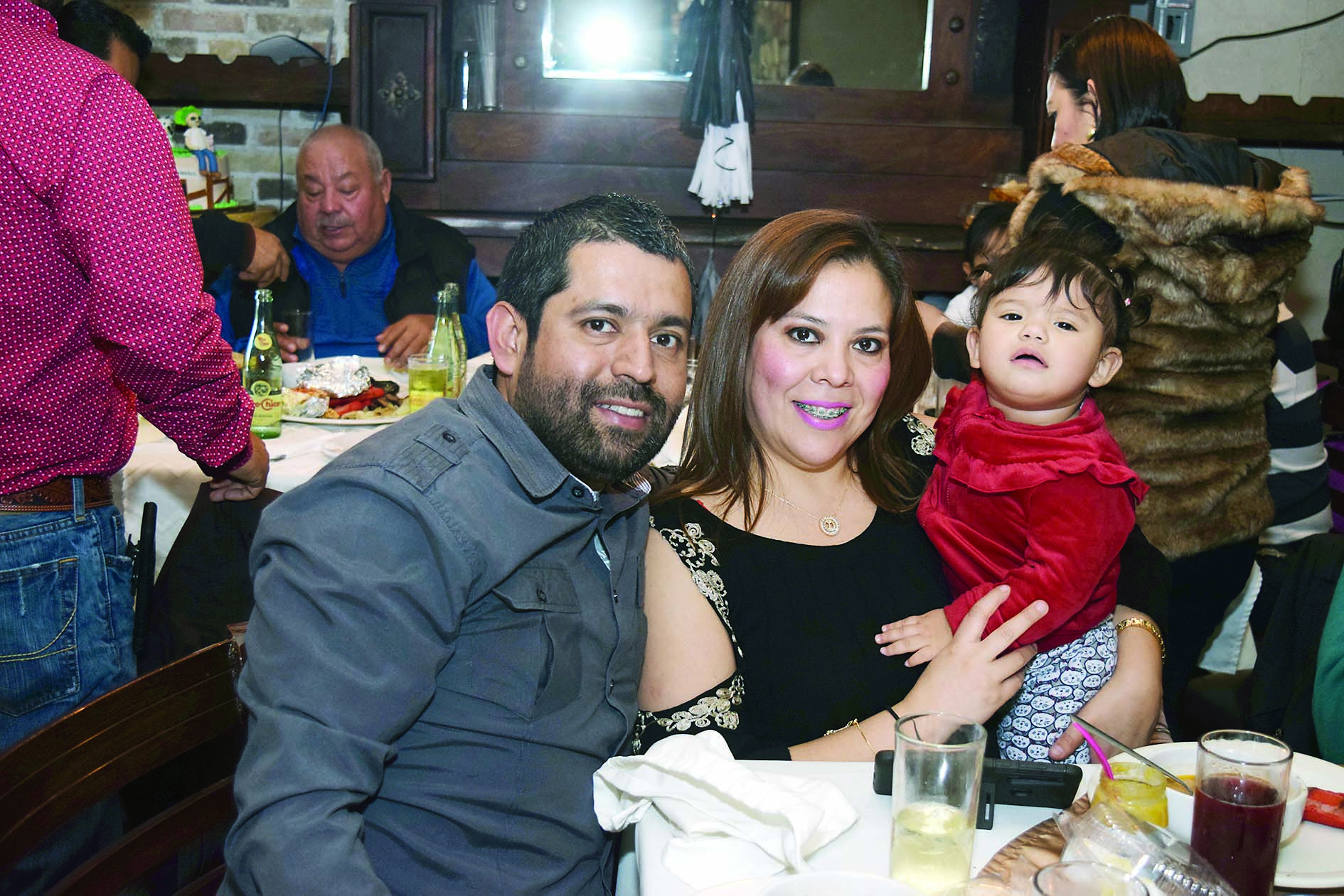 ADRIÁN SANDOVAL CUMPLE EN FAMILIA