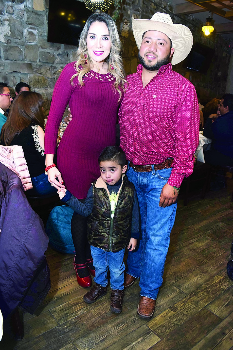 ADRIÁN SANDOVAL CUMPLE EN FAMILIA