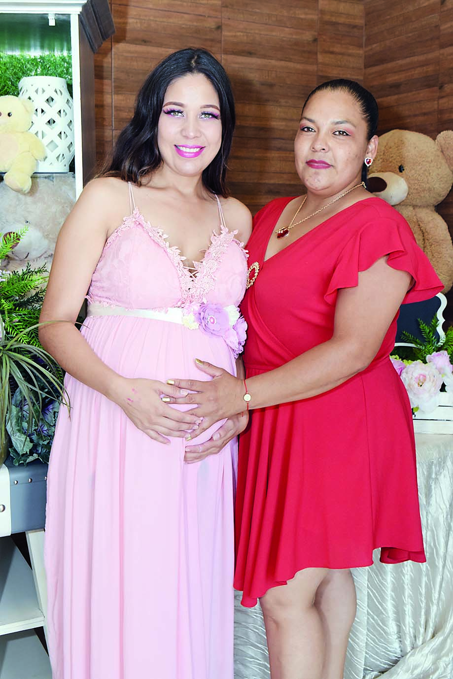 Ingrid Loera recibe hermoso baby shower