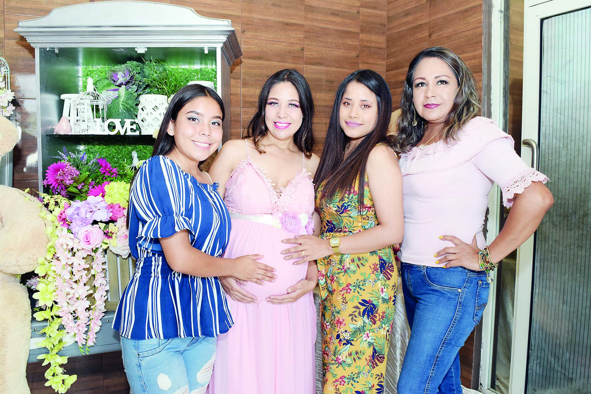 Ingrid Loera recibe hermoso baby shower