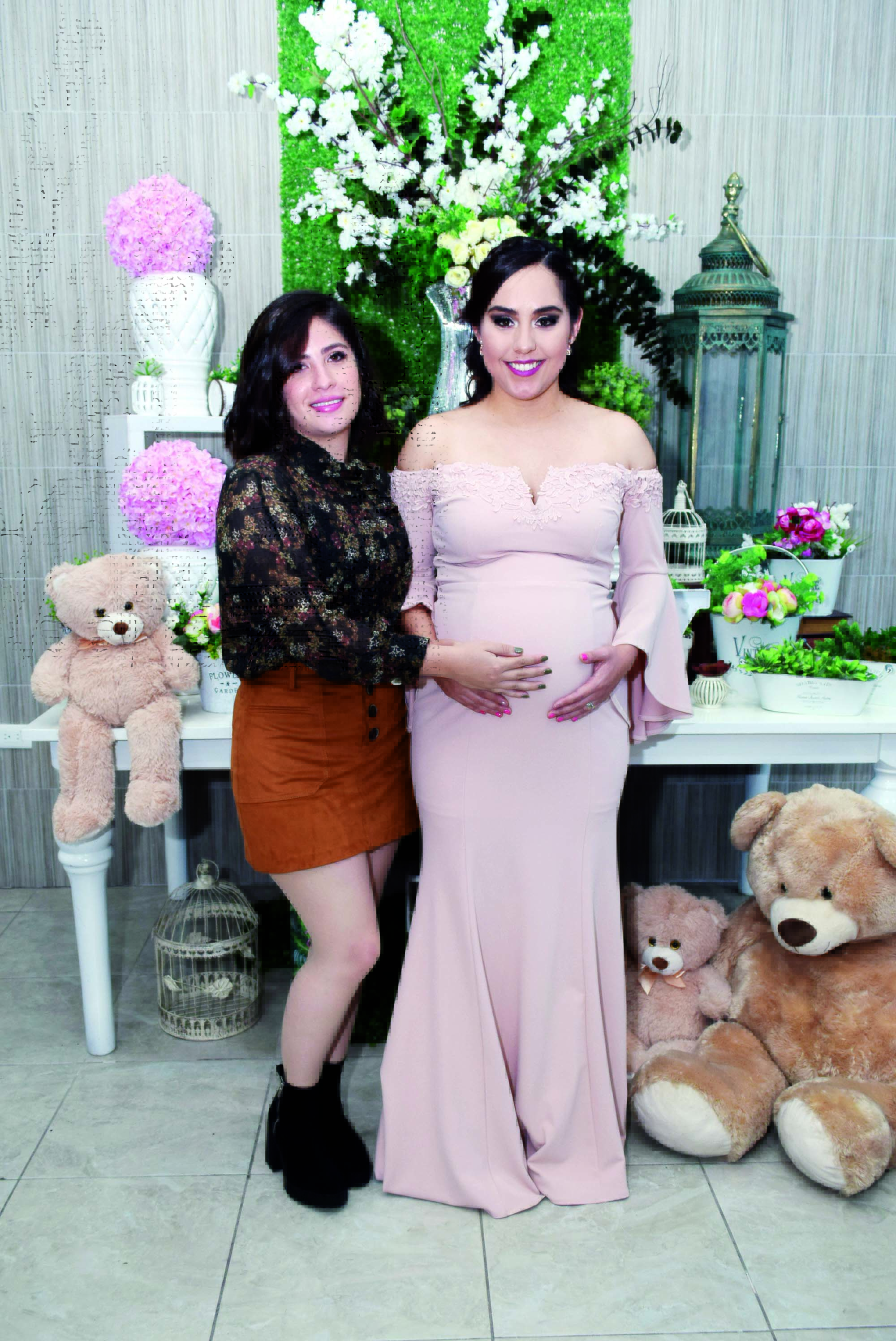 Karina Quintanilla recibe Baby Shower en su honor