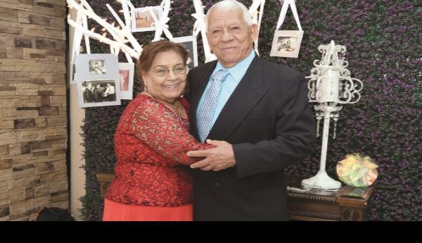 Rafaela y Antonio dan gracias por 60 años de amor