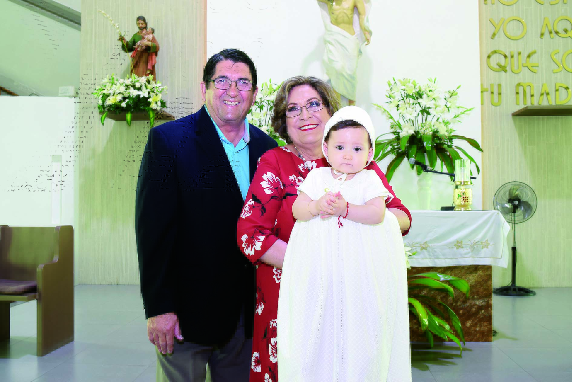 Julio Aguilar es bautizado en la fe católica