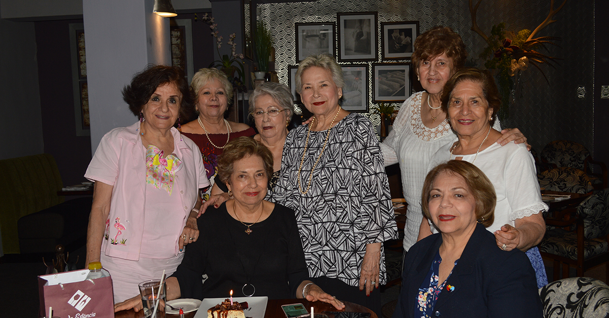 Irma Perales celebra cumpleaños con amigas