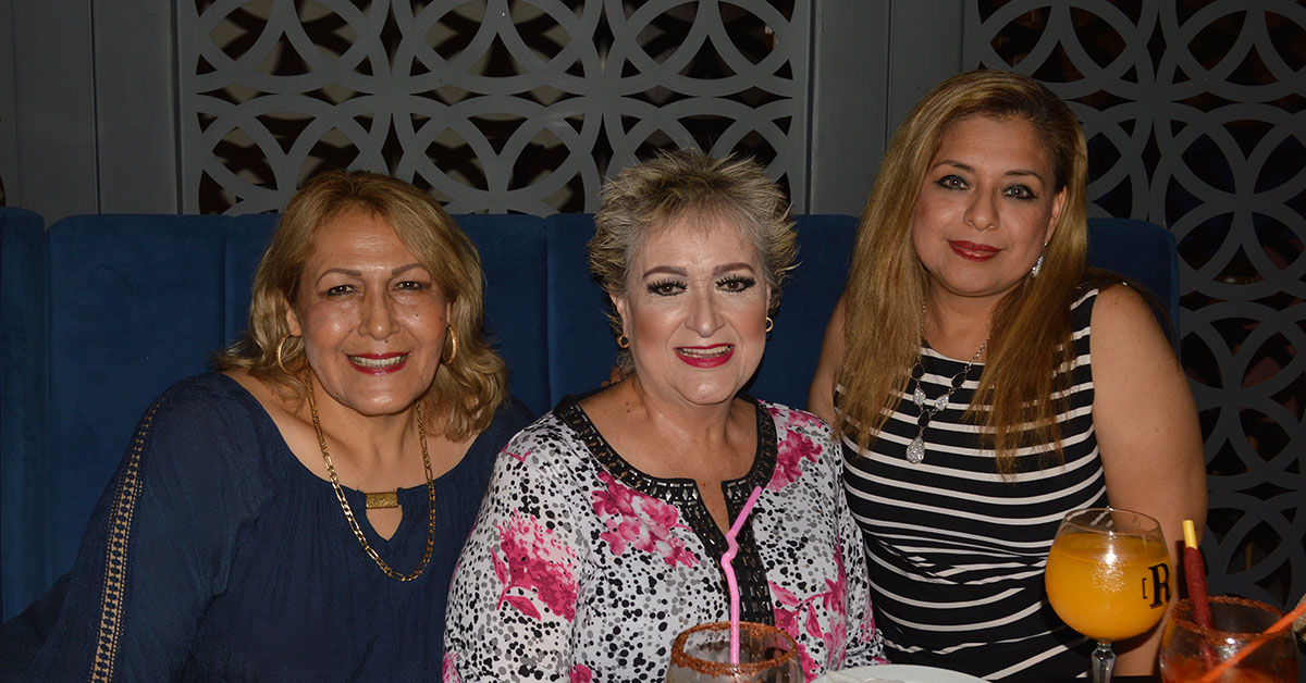 Alma Delia González festeja con Amigas