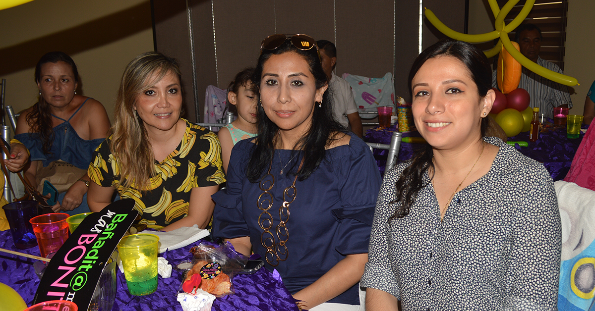 Valeria, Nicole y Alexa Celebran cumpleaños