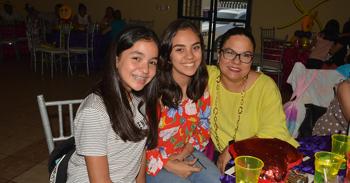 Valeria, Nicole y Alexa Celebran cumpleaños