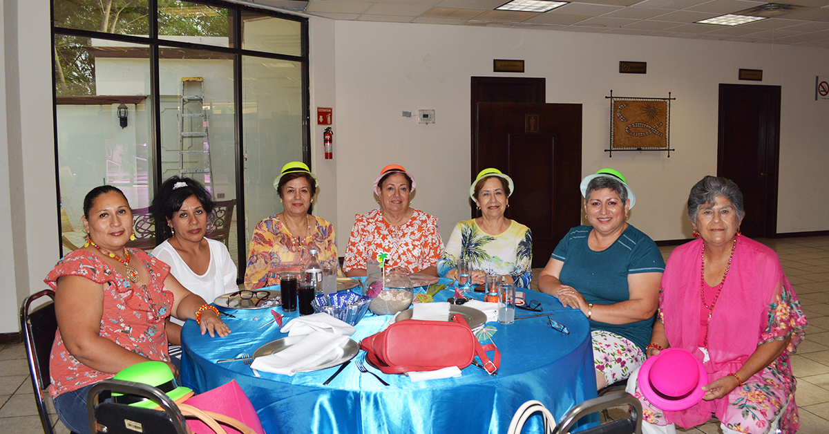 Club Mujer de Hoy Realizan junta mensual