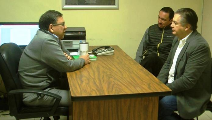 Diputado federal visita al personal del Hospital General
