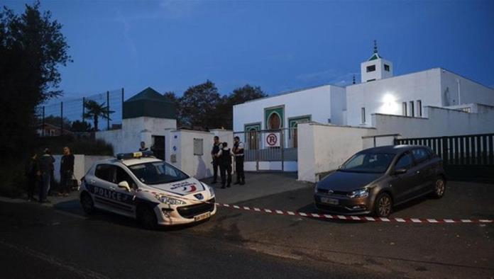 Tiroteo frente a mezquita de Francia deja dos heridos