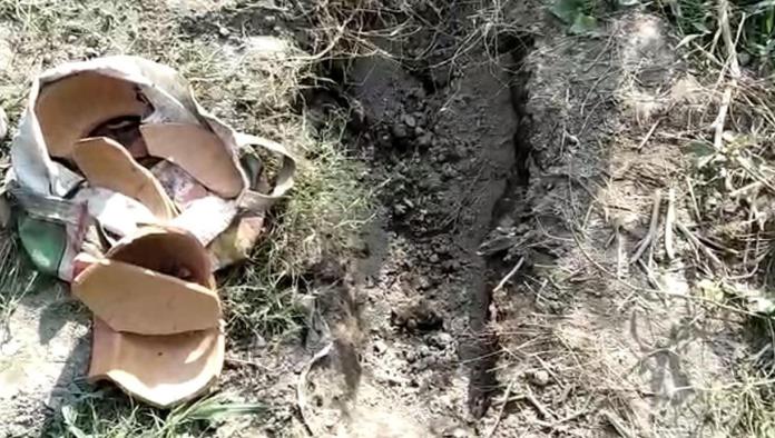 Hombre cava tumba para su bebé y encuentra a una recién nacida enterrada viva