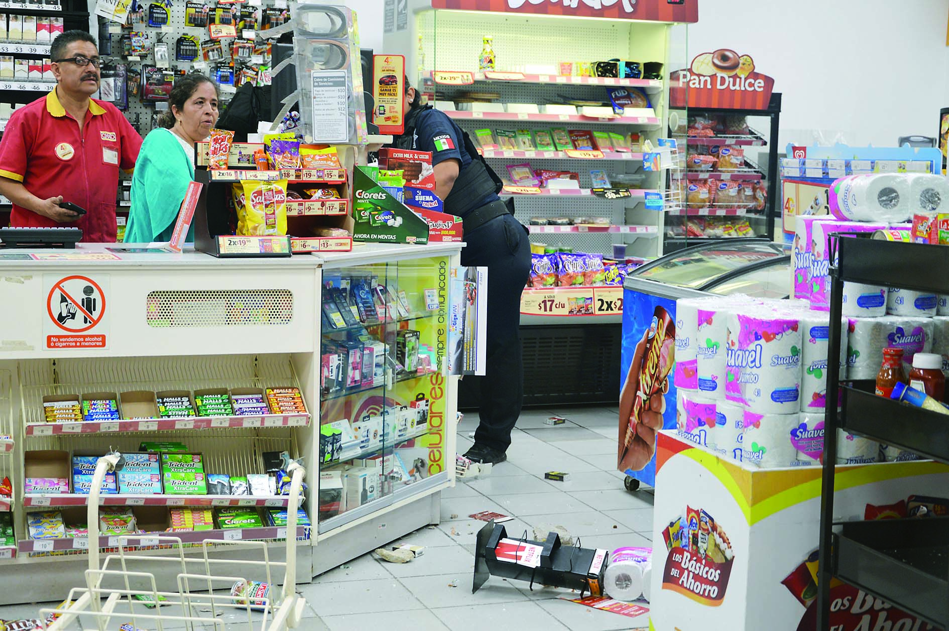 Atracan encapuchados tienda en la Miravalle