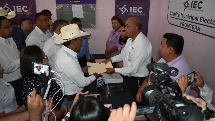 Ante el IEC Registra PAN  a Rivas Urbina