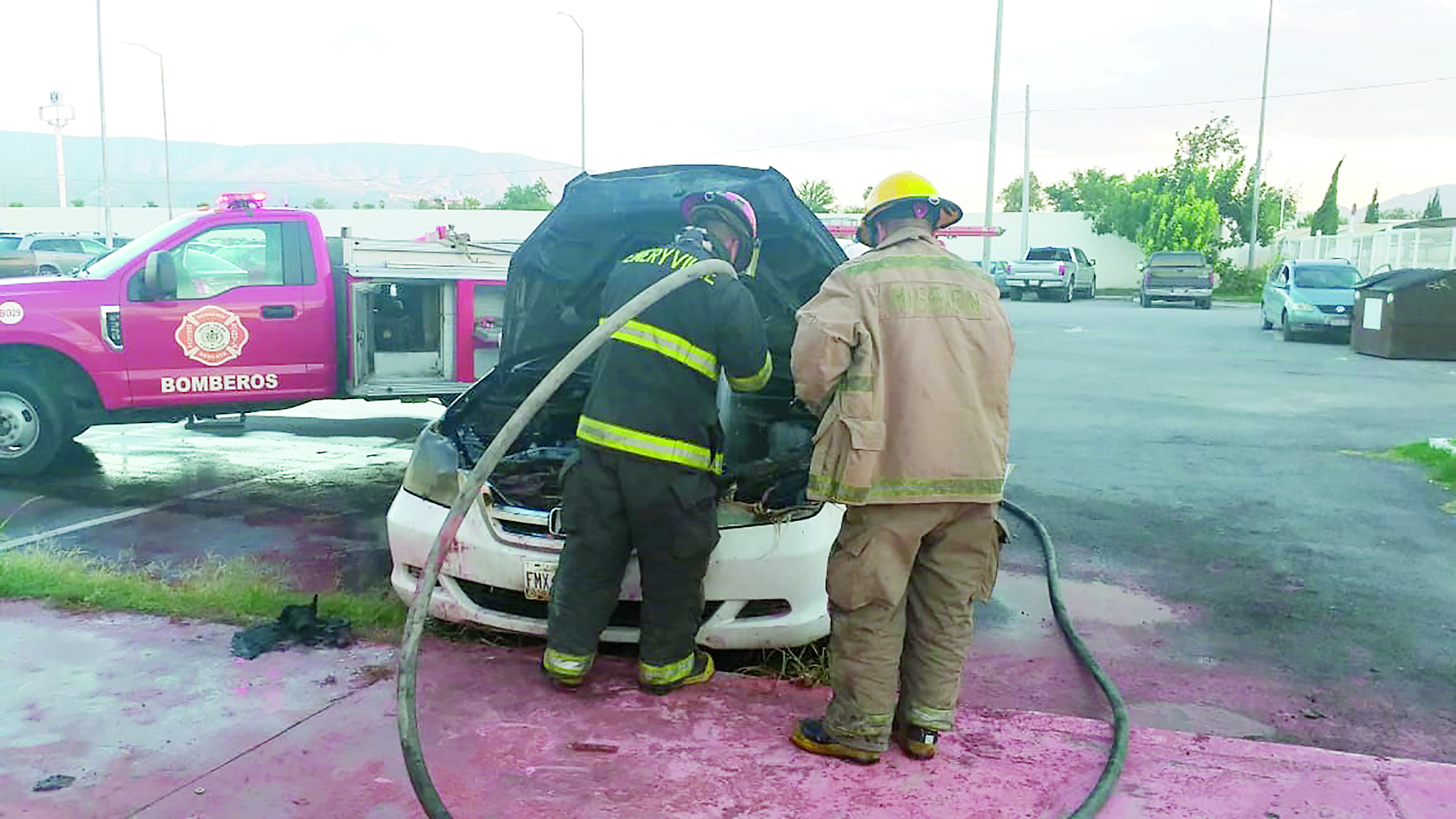 Se incendia camioneta en Teatro de la Ciudad