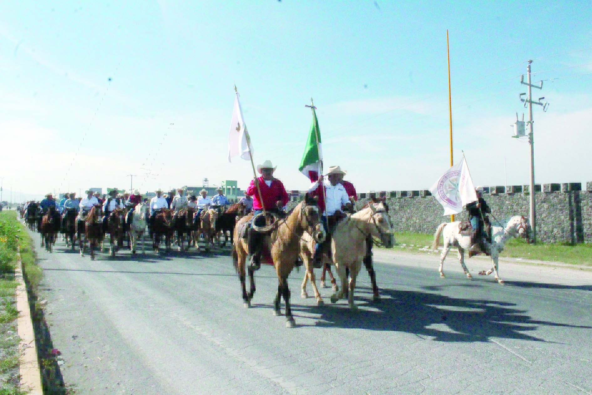 Celebran cabalgando 85 años de fundación