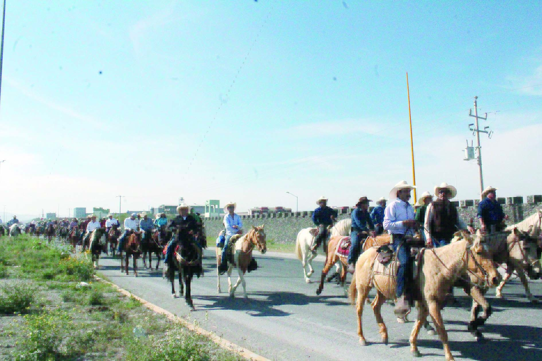 Celebran cabalgando 85 años de fundación