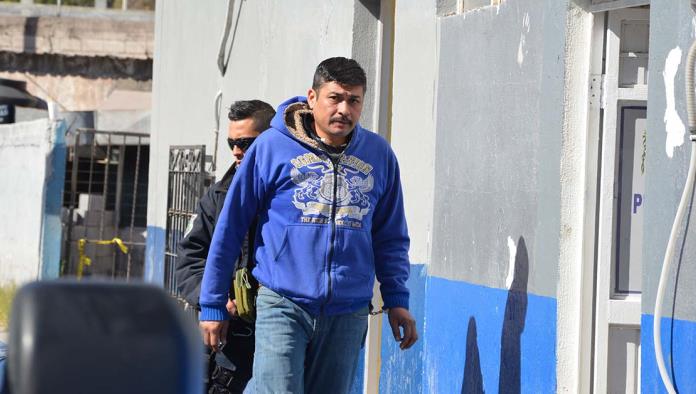 Llega borracho y exigiendo comida