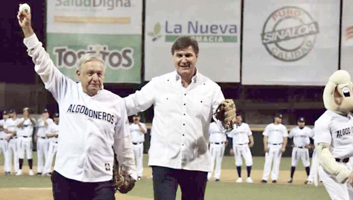López Obrador lanza primera bola de la LMP