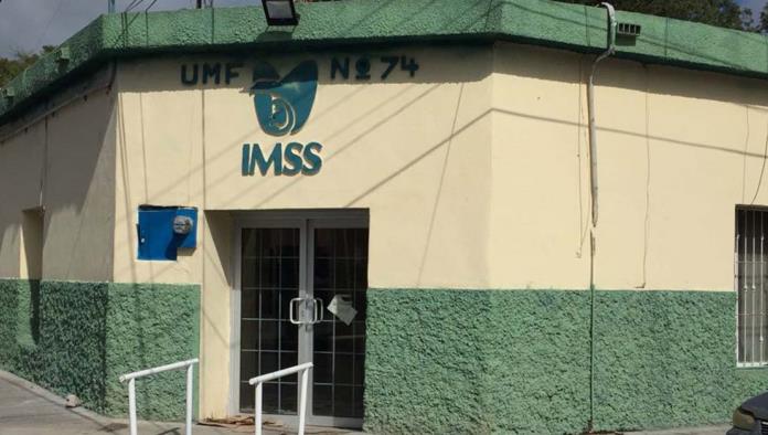 Venden fichas para consulta en el IMSS