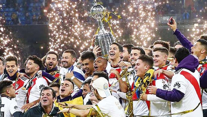 River vence a Boca , campeón de la Libertadores