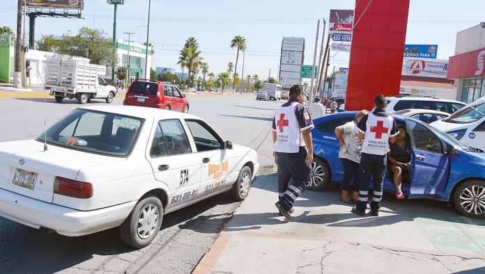 Lesiona a mujer al chocar en el Pape