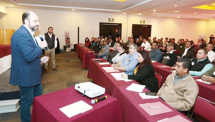 Capacitan en Coahuila organismos de agua