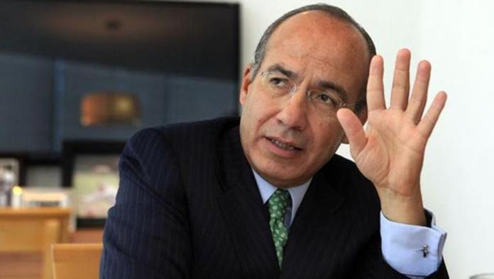 Felipe Calderón renuncia a militancia del PAN