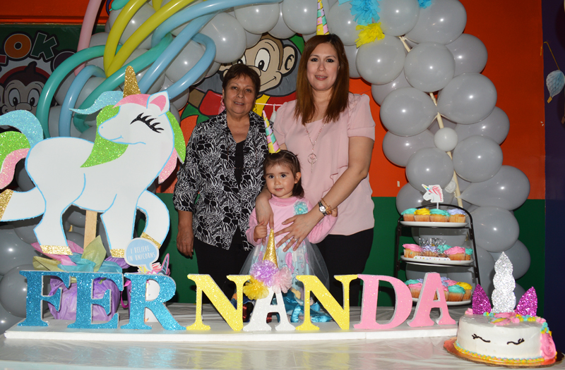 Fernanda festeja al estilo unicornios