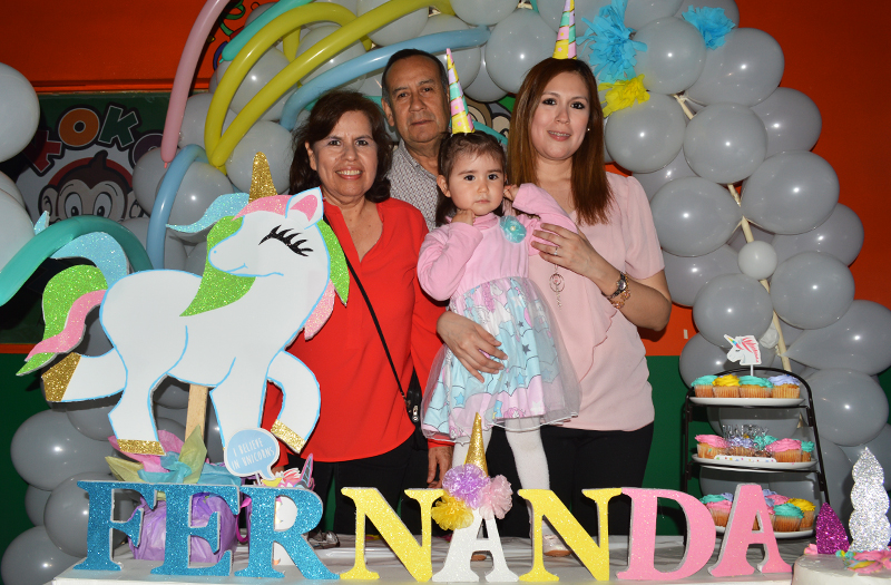 Fernanda festeja al estilo unicornios