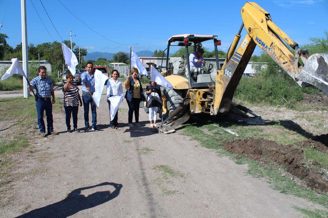 Se benefician vecinos con llegada de agua potable