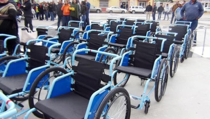 Preparan entrega de sillas de ruedas