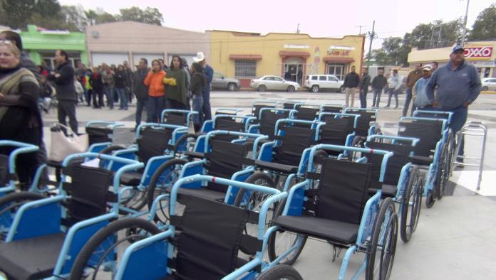Entregan sillas de ruedas a DIF Allende