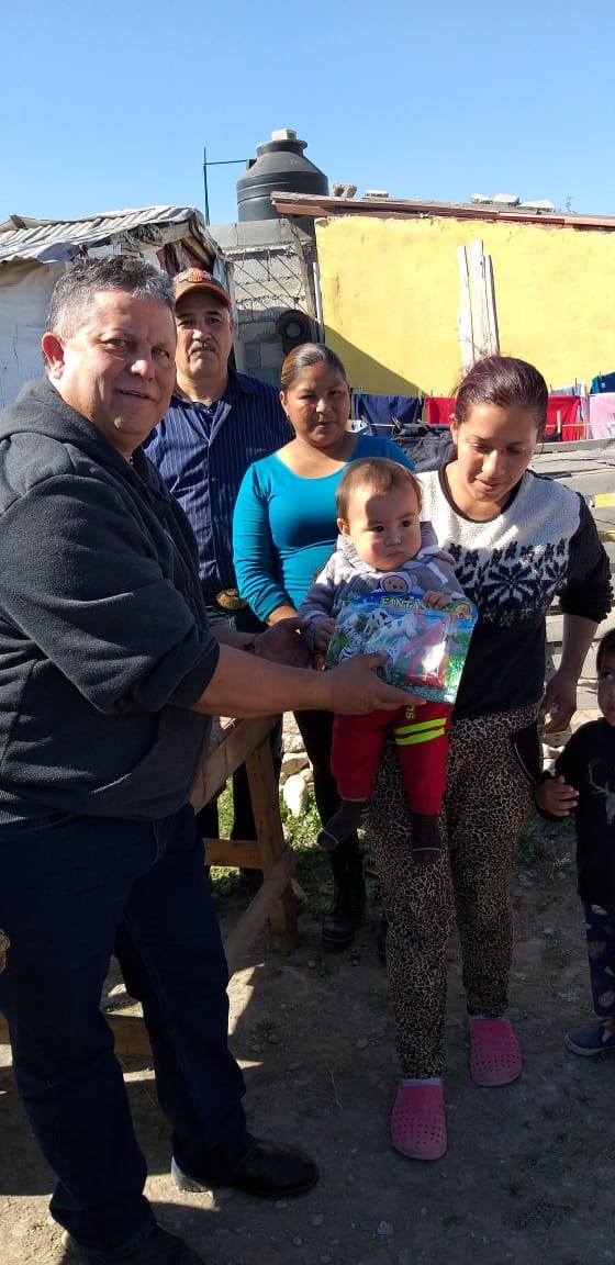 Llevan alegría a zonas vulnerables obreros de la 147