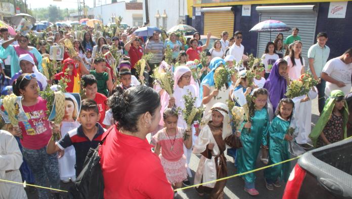 Celebran fieles el  Domingo de Ramos