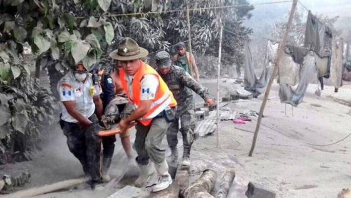 Ascienden a 132 los muertos por erupción volcánica en Guatemala