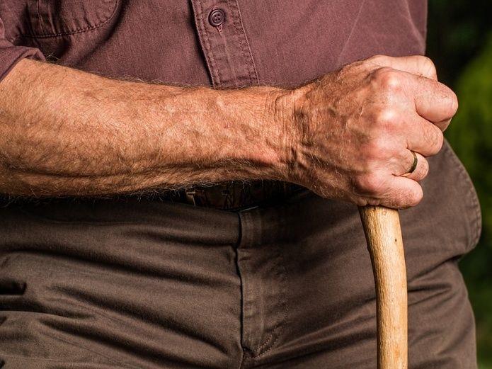 Asesinan a martillazos a anciano de 80 años en Argentina