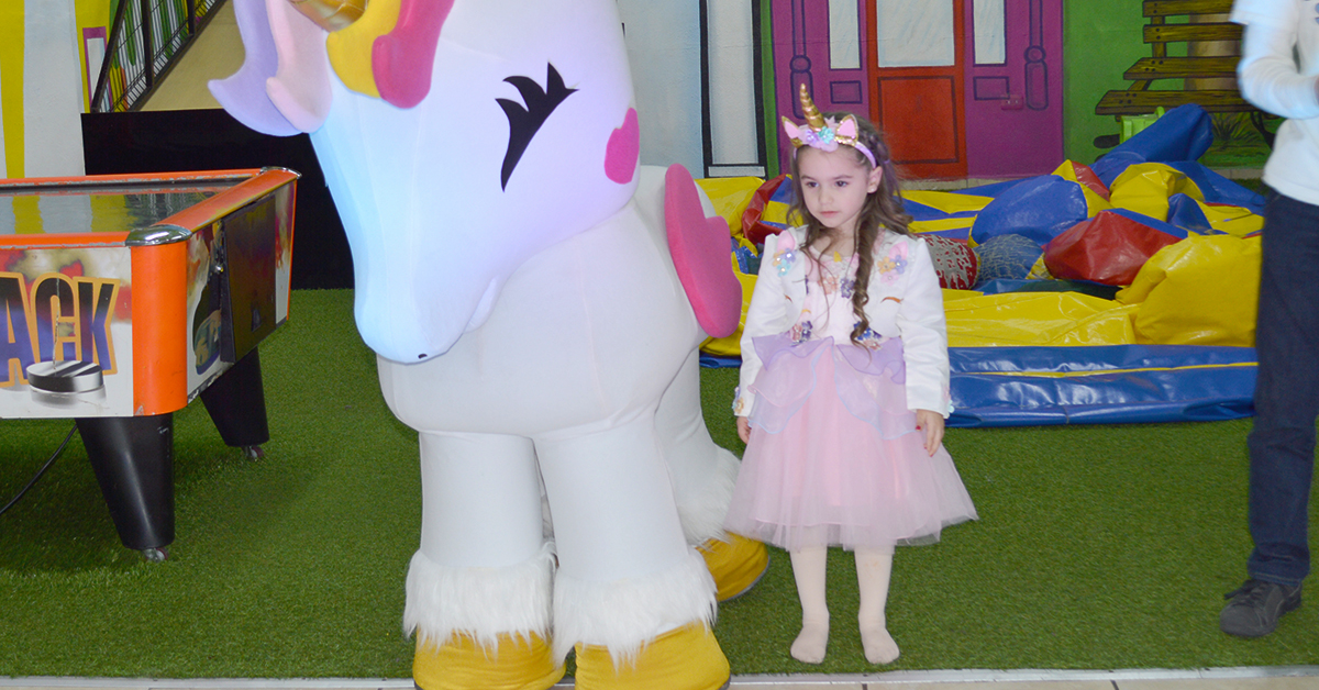 Kamila de los Santos festeja su cumpleaños con unicornios