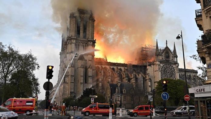 Famosos lamentan el incendio de la Catedral de Notre Dame