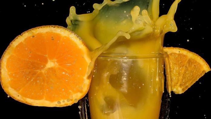 Los jugos de frutas, tan dañinos como los refrescos: estudio