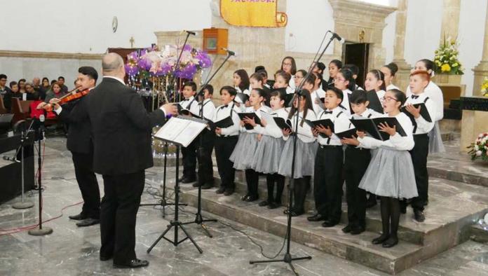 Niños cantores de Monclova arrancan taller de verano