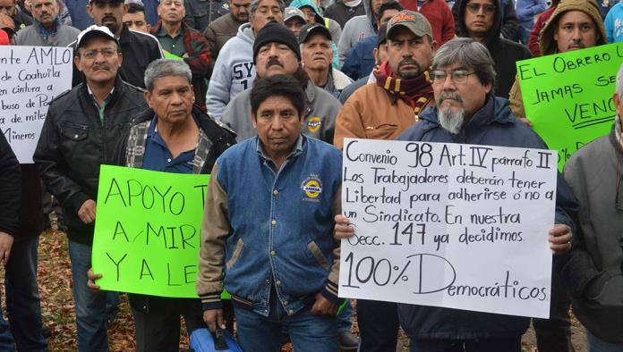 Repudian obreros a Gómez Urrutia