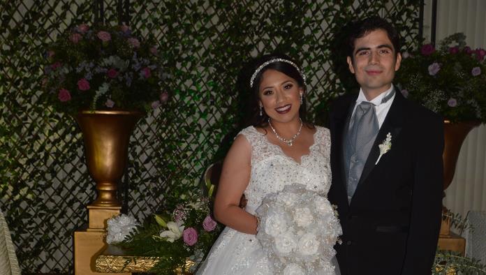 Esmeralda Barrón y Héctor Martínez unen sus vidas en feliz matrimonio