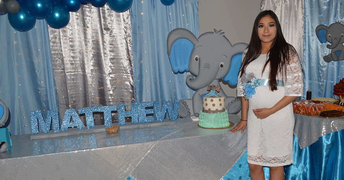 Preside Cheyna Reyna emotivo festejo prenatal