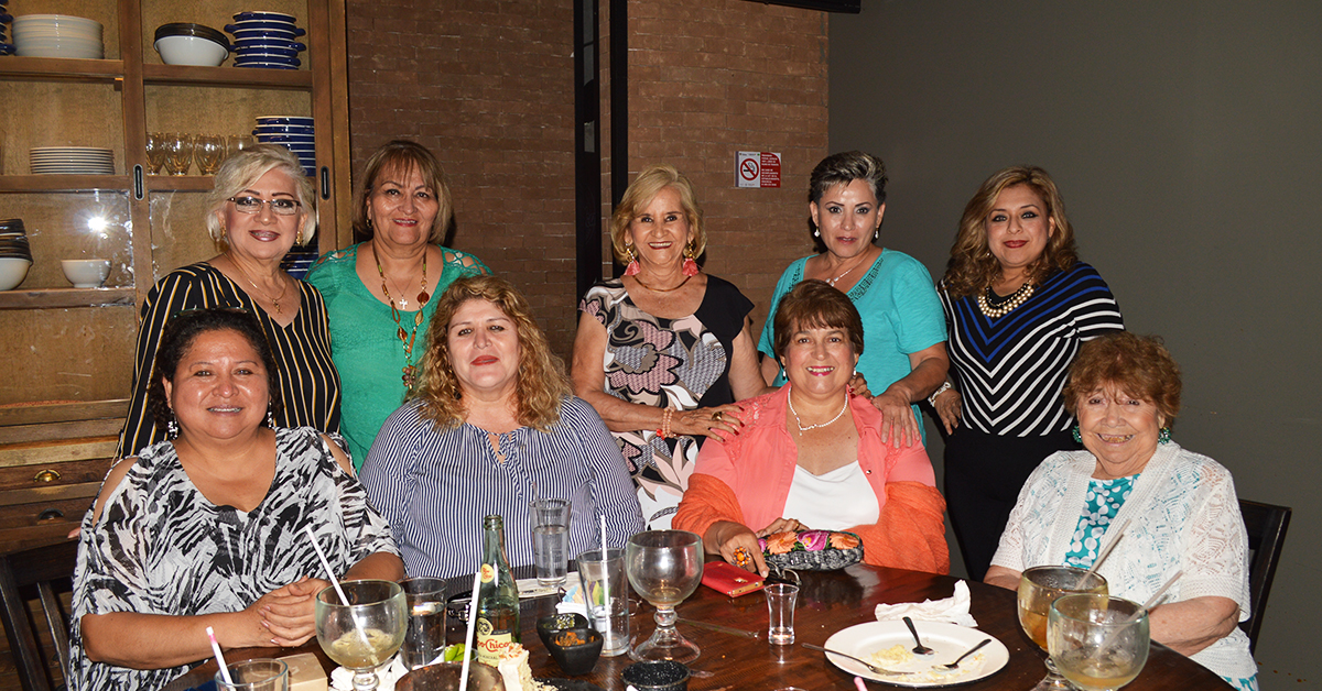 Juanita de Ramírez Celebra cumpleaños con amigas