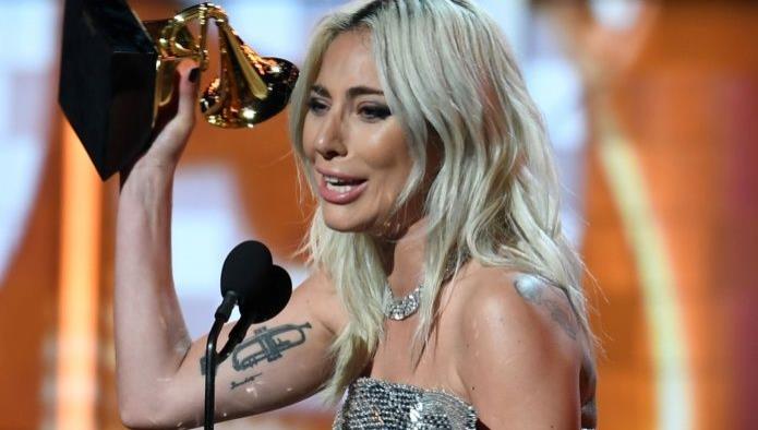 Las lágrimas de Lady Gaga en su triunfo en los Premios Grammy