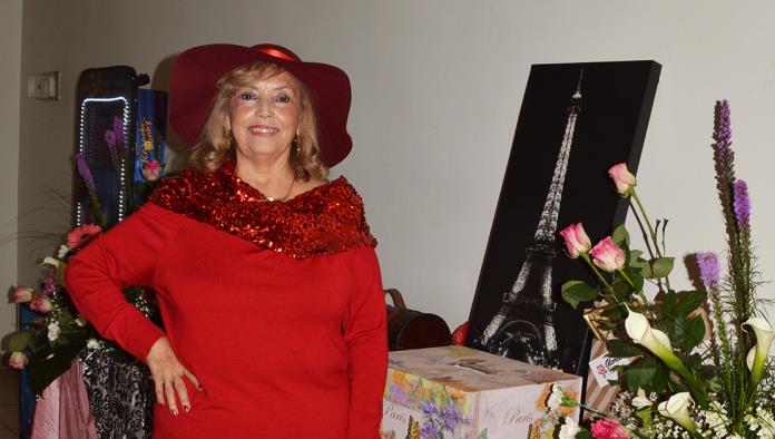 Leticia Quiroz celebra al estilo Paris