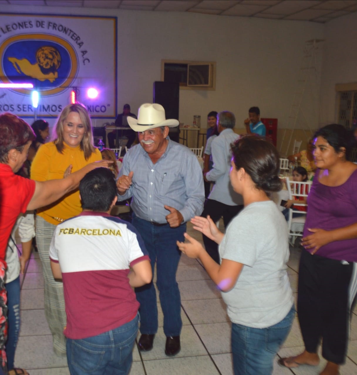 Realizan baile a discapacitados