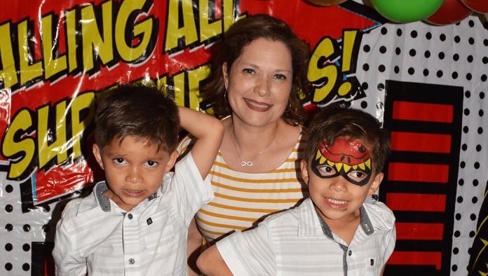 Jeronimo y Rodrigo celebran su cumpleaños con Super Heroes